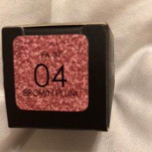 Glitter pigmented eyeshadow